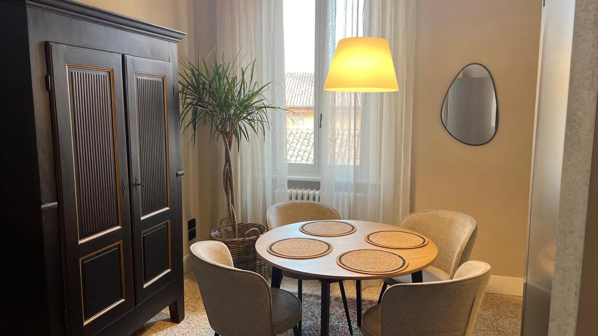 Room Manzoni 37 Cremona