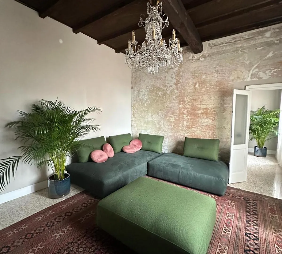 Room Manzoni 37 Cremona