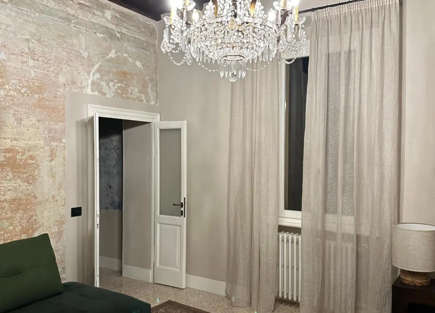 Room Manzoni 37 Cremona